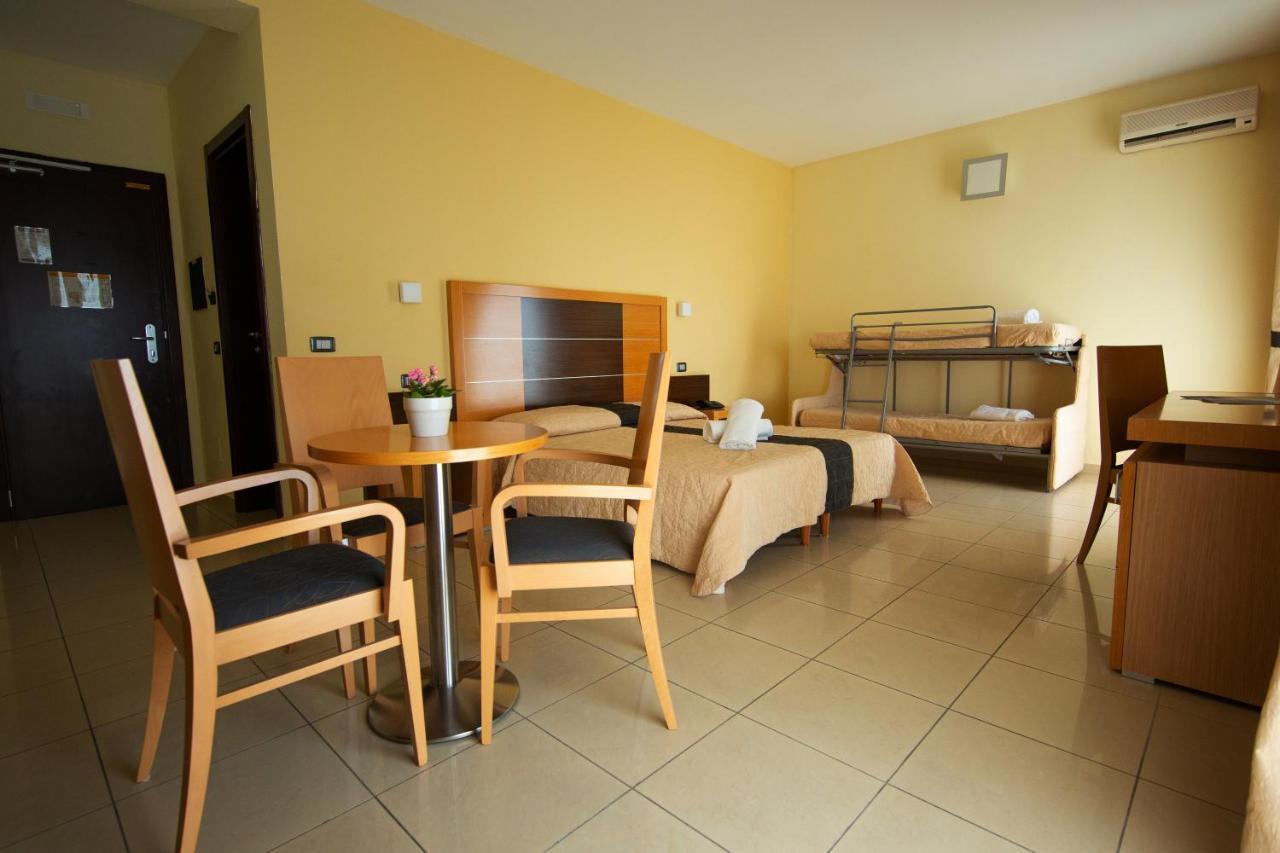 Ticho'S Greenblu Hotel Castellaneta Marina Dış mekan fotoğraf